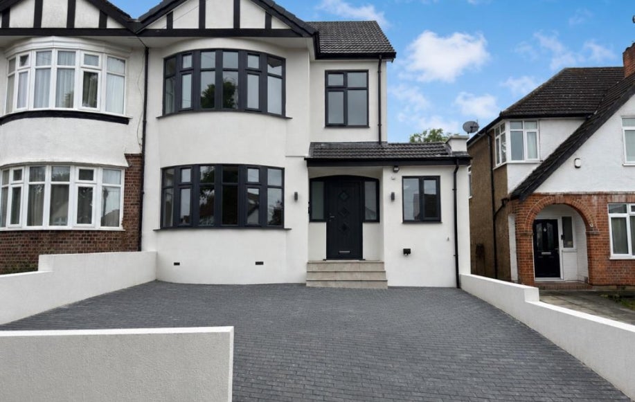 House Surbiton Hill Park in Greater London