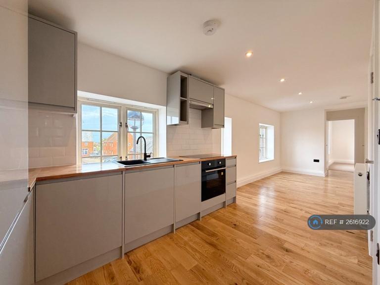 Flat Barnwell Court in Mawsley