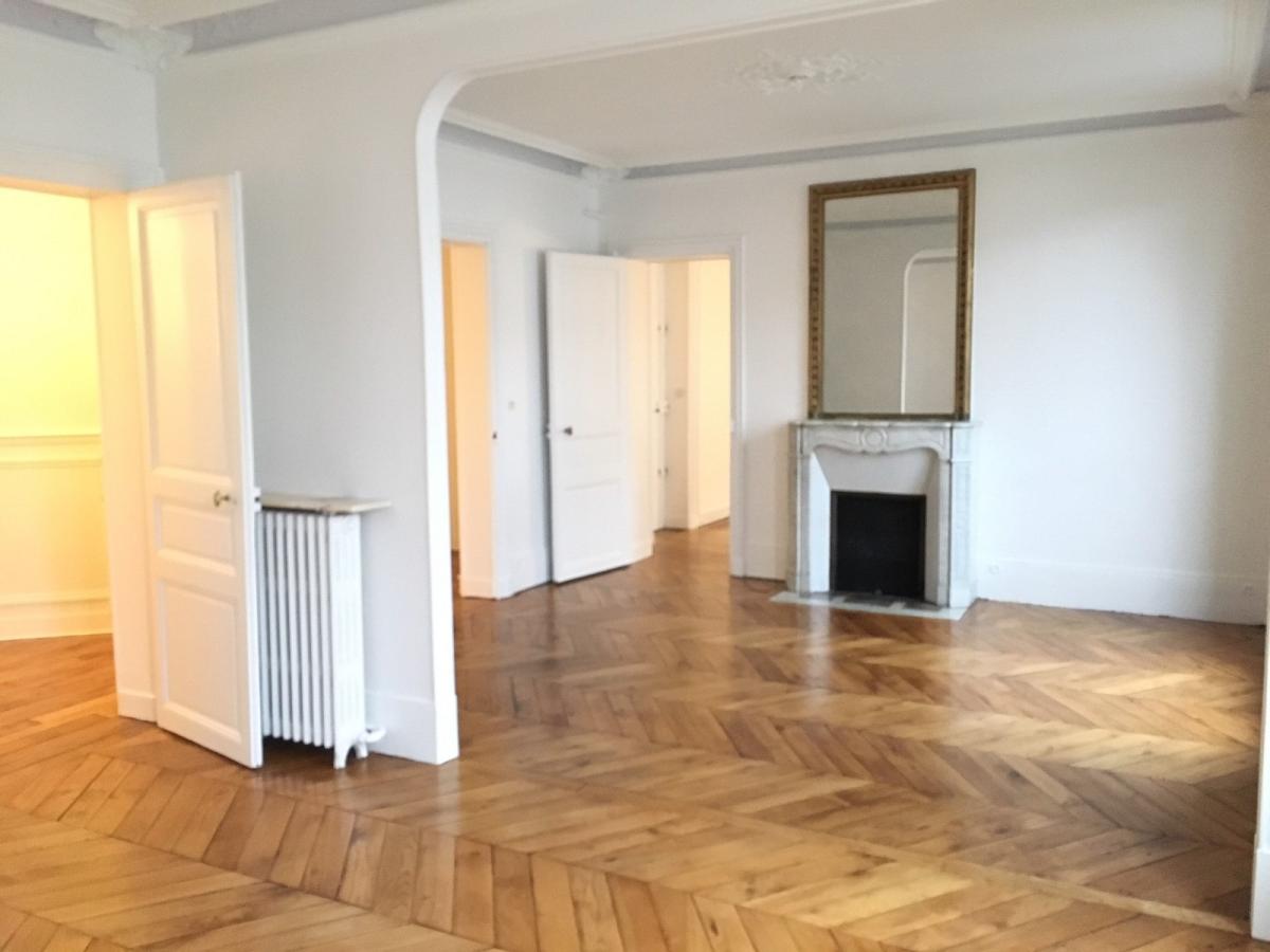 Flat Rue Ruhmkorff in Paris