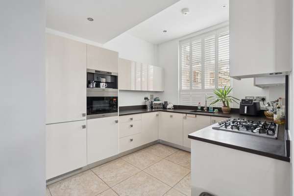 Flat Royal Connaught Drive in Hertsmere