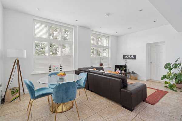 Flat Royal Connaught Drive in Hertsmere