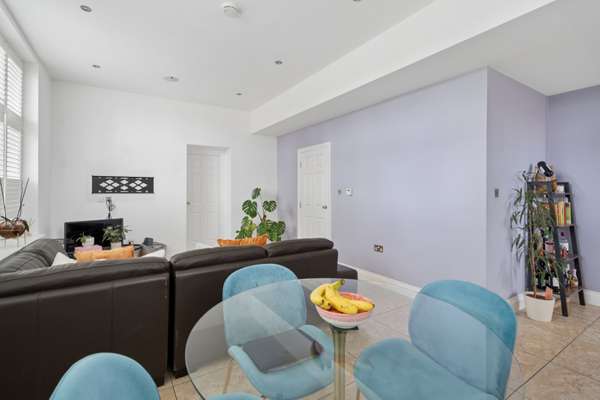 Flat Royal Connaught Drive in Hertsmere