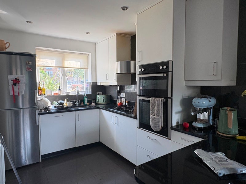 Room Lavington Close in Greater London