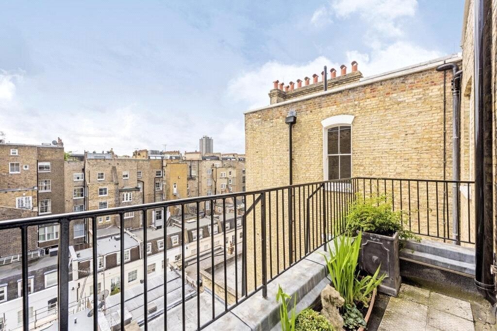 Flat Queen's Gate Terrace in Greater London