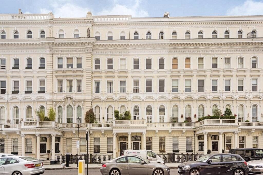 Flat Queen's Gate Terrace in Greater London