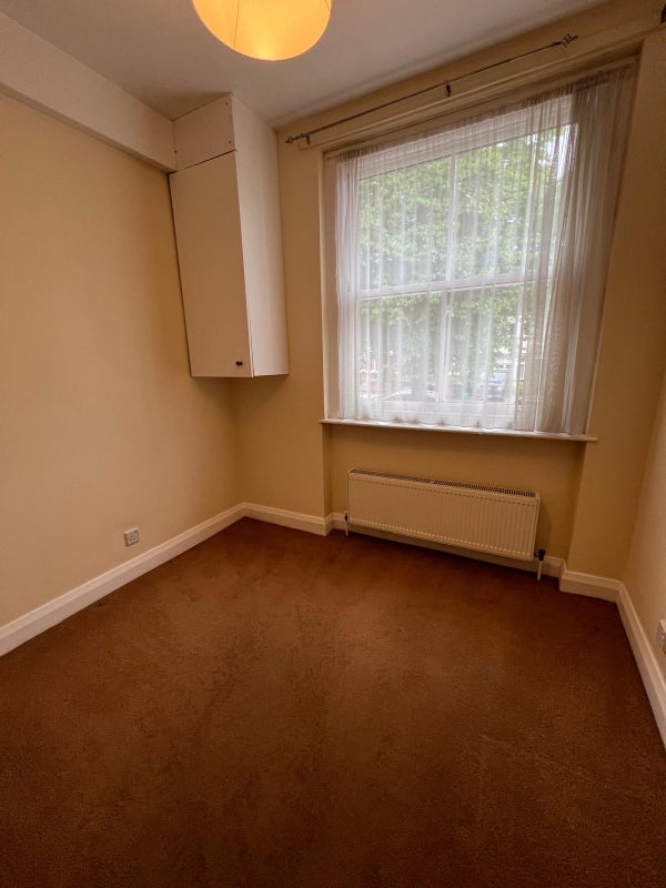 Room Woodbury Park Road in Greater London
