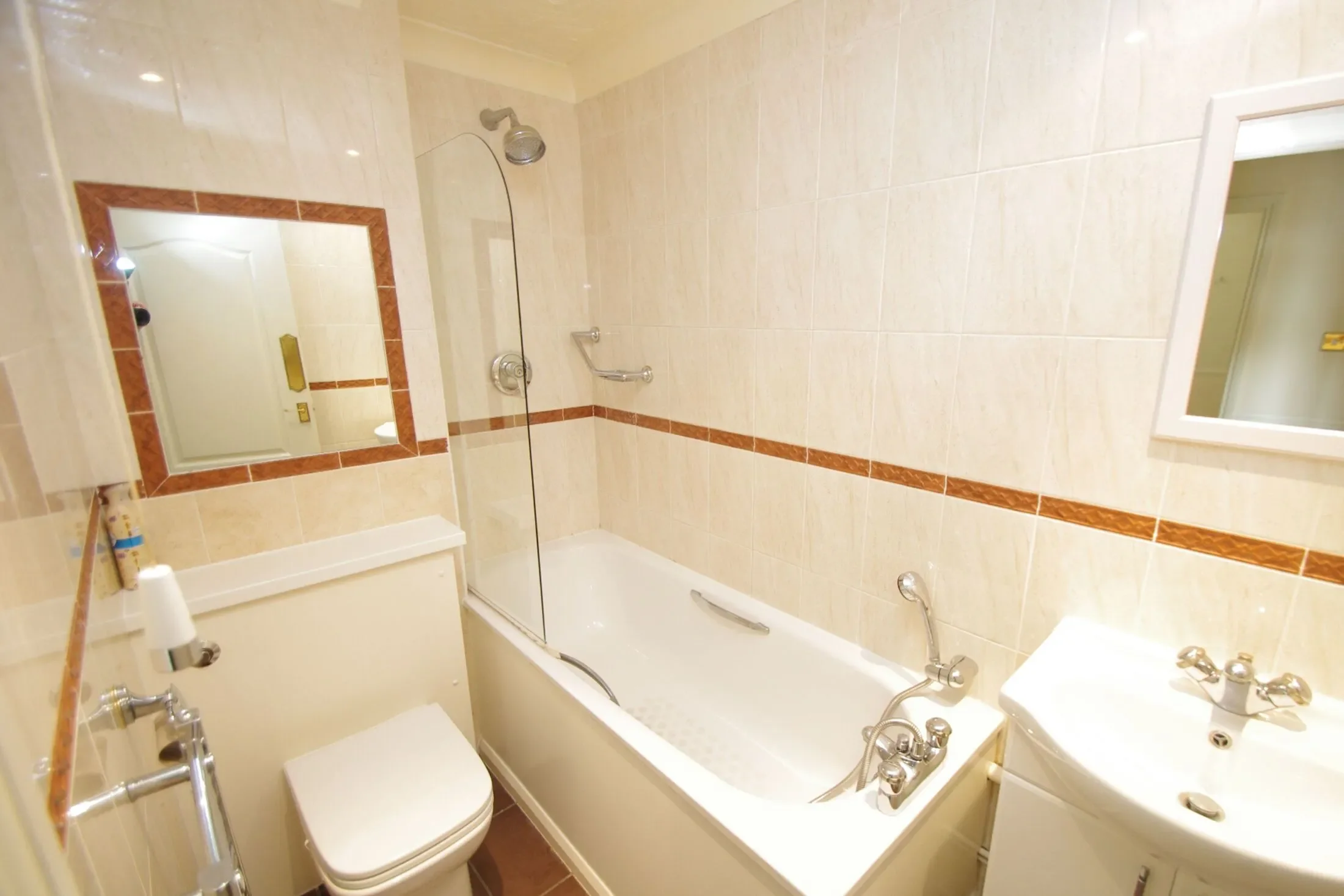 Flat Peregrine Close in Hertsmere