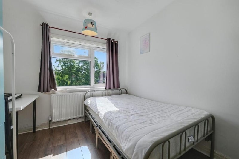 Room Freeburn Causeway in Coventry