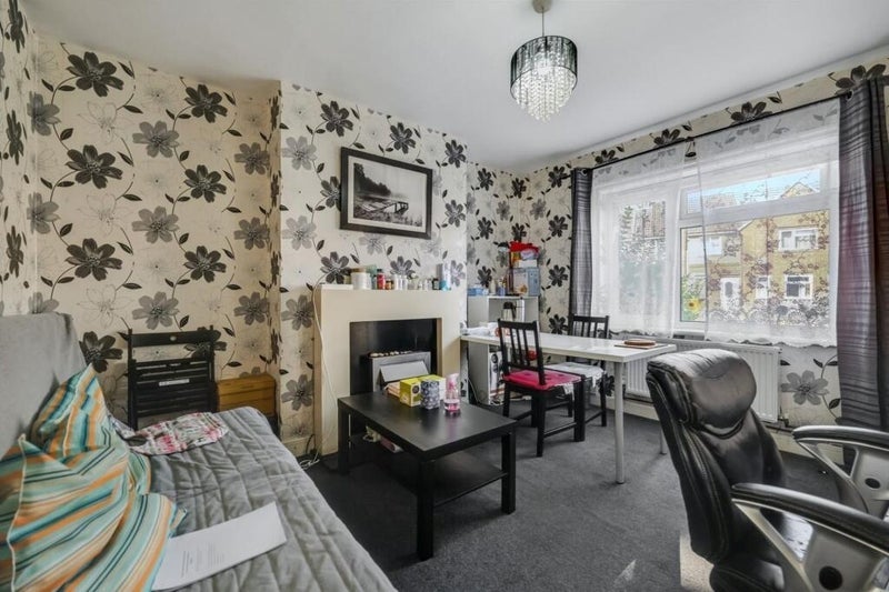 Room Freeburn Causeway in Coventry