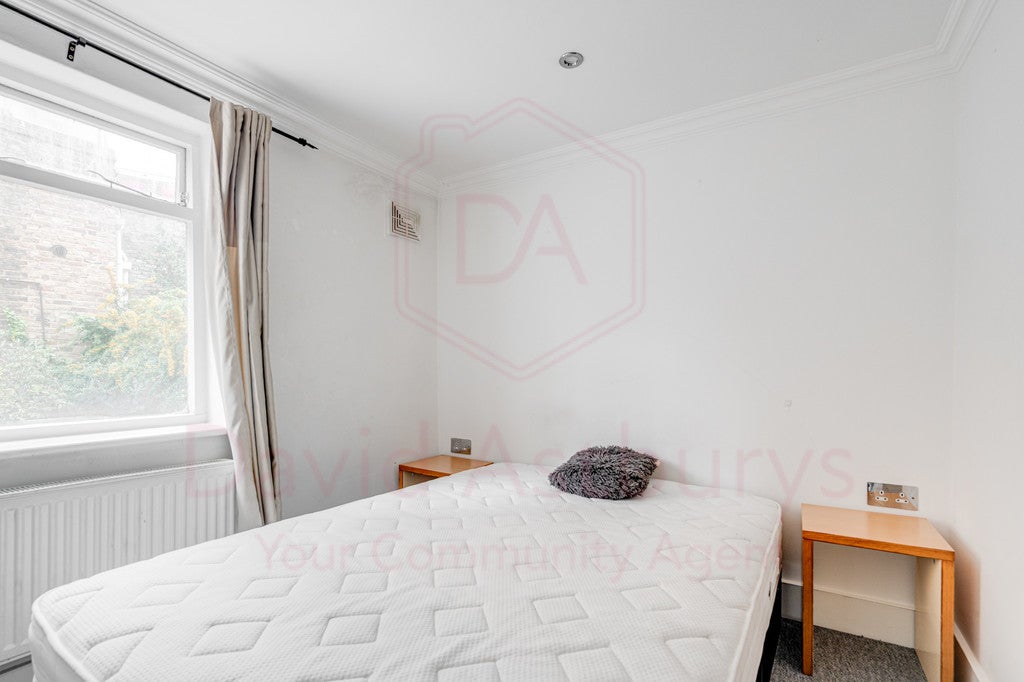 Flat Marsden Street in Greater London