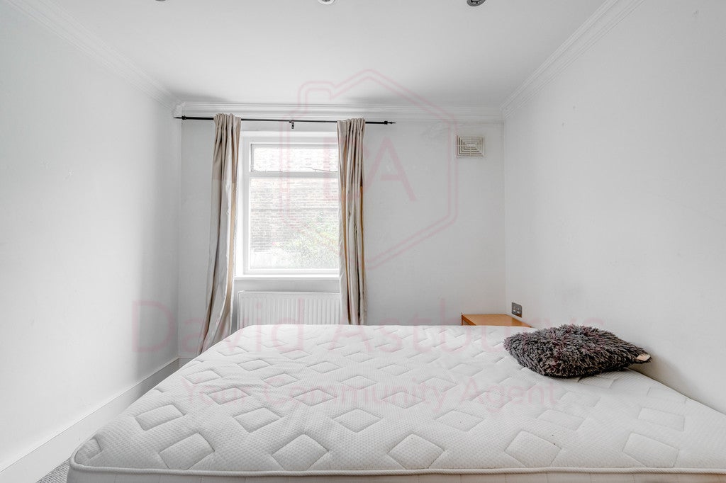 Flat Marsden Street in Greater London
