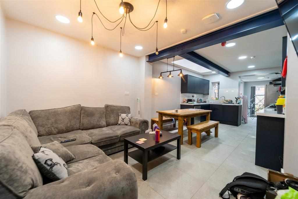 Flat Teignmouth Road in Birmingham
