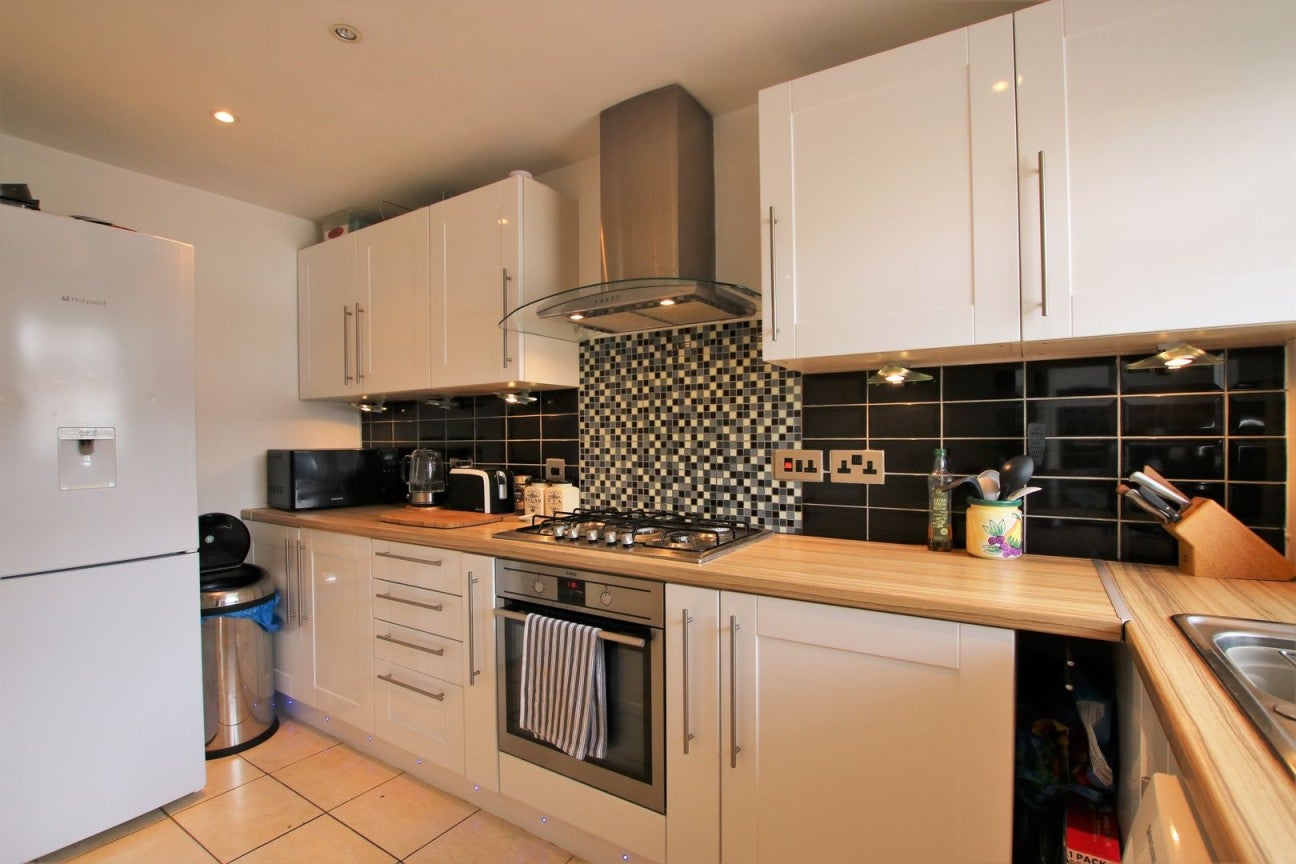 House Lenham Close in Winnersh