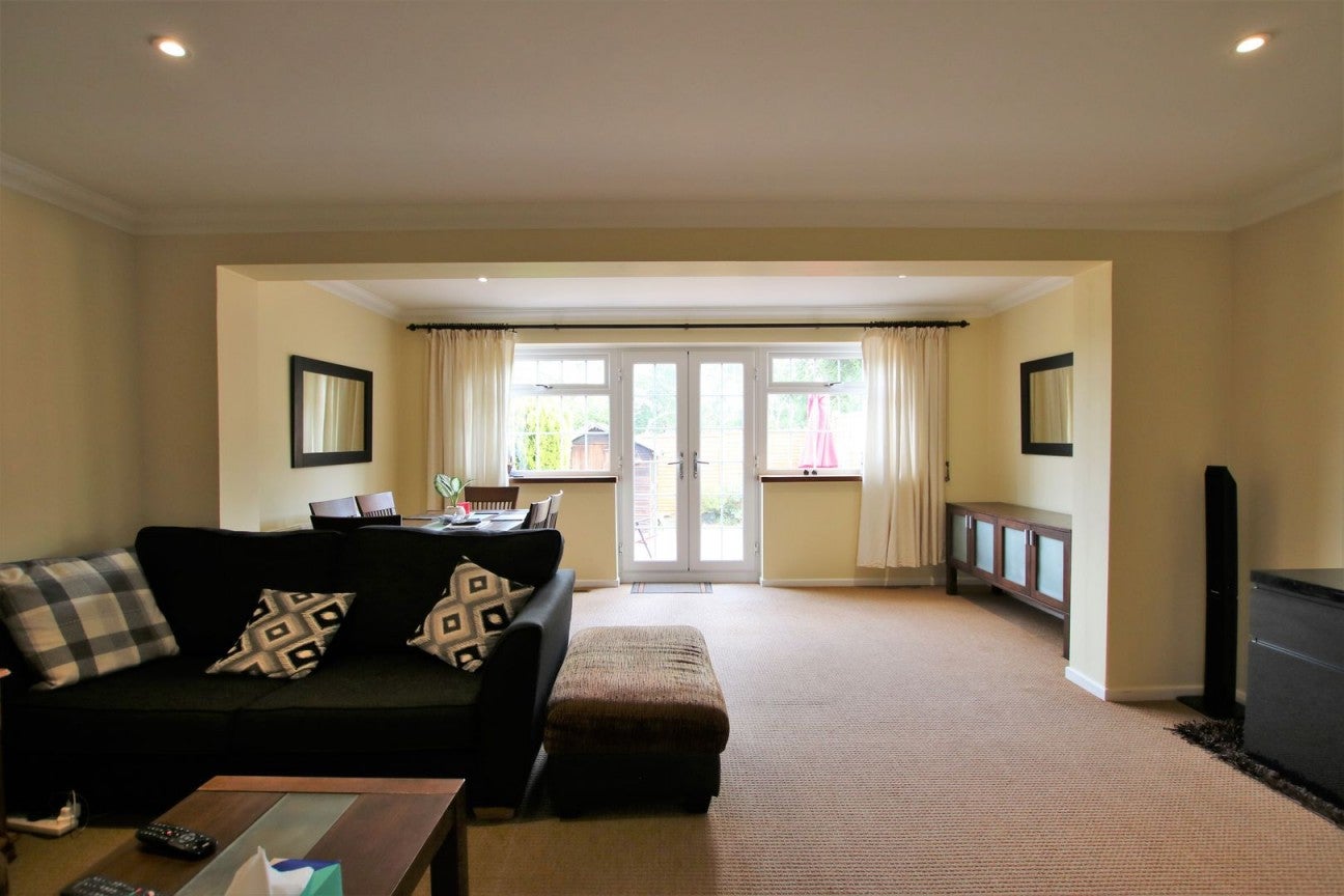 House Lenham Close in Winnersh