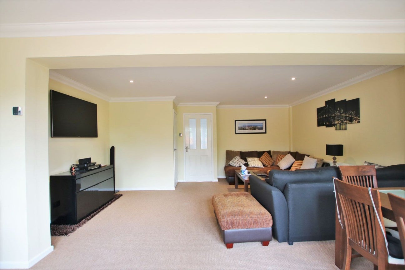House Lenham Close in Winnersh