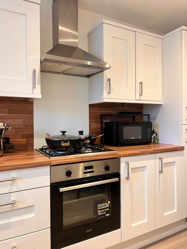 Room Mossend Grove in West Calder