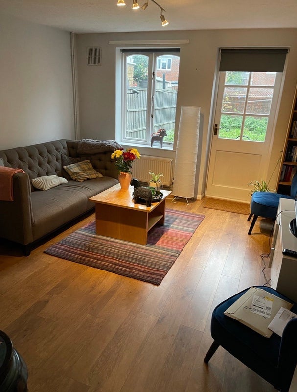 Room Hewison Street in Greater London