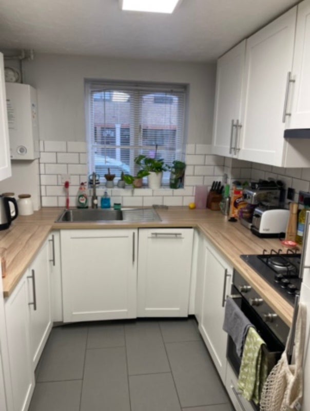 Room Hewison Street in Greater London