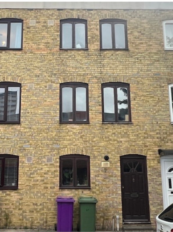 Room Hewison Street in Greater London