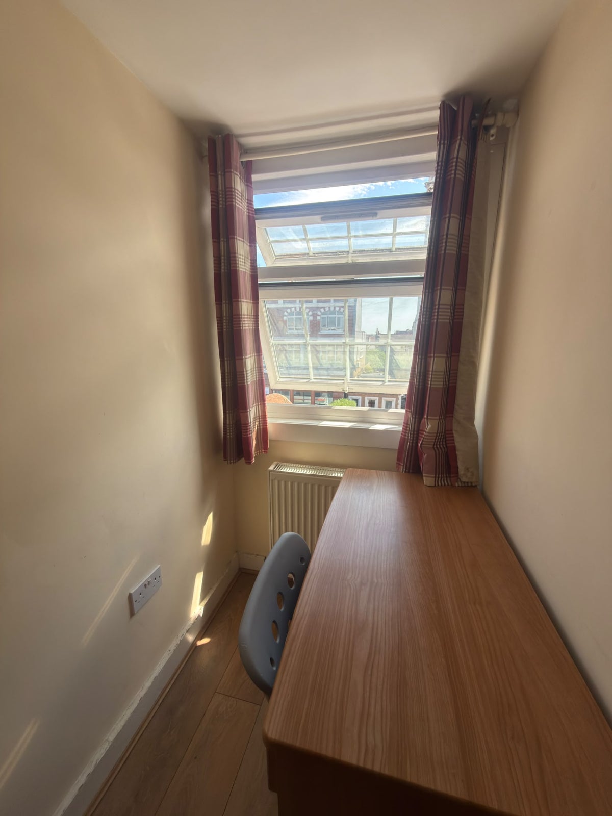 Room High Road in Greater London