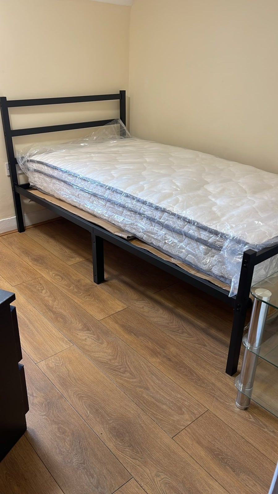 Room High Road in Greater London
