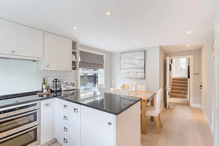 Flat Saint Maur Road in Greater London