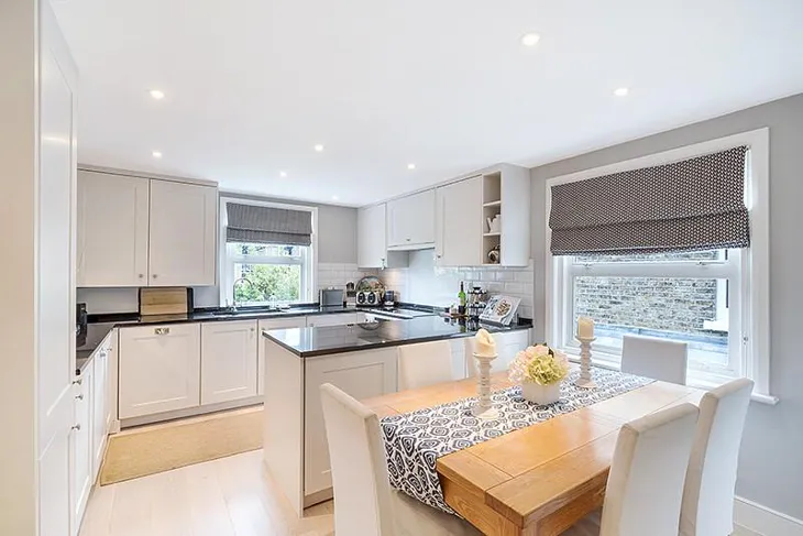 Flat Saint Maur Road in Greater London