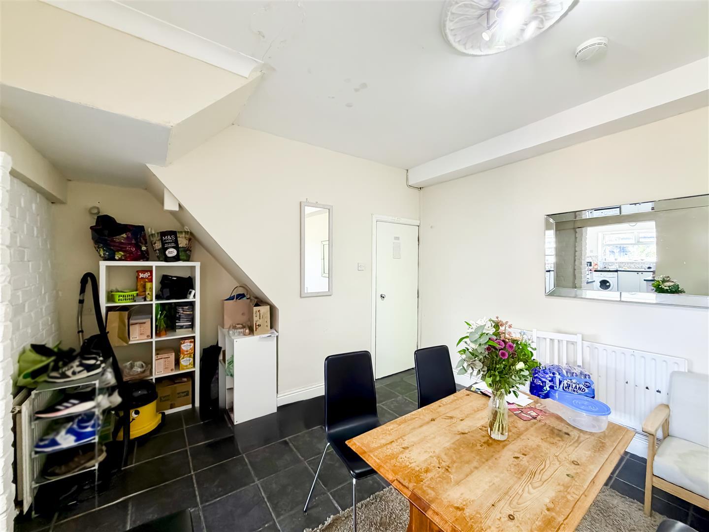 Flat Queen Street in Pontypridd