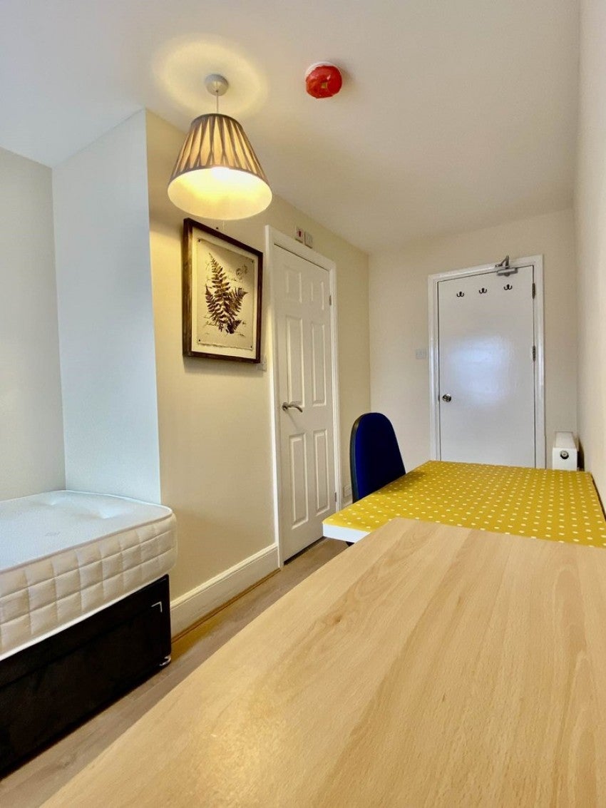 Flat Highfield Lane in Southampton