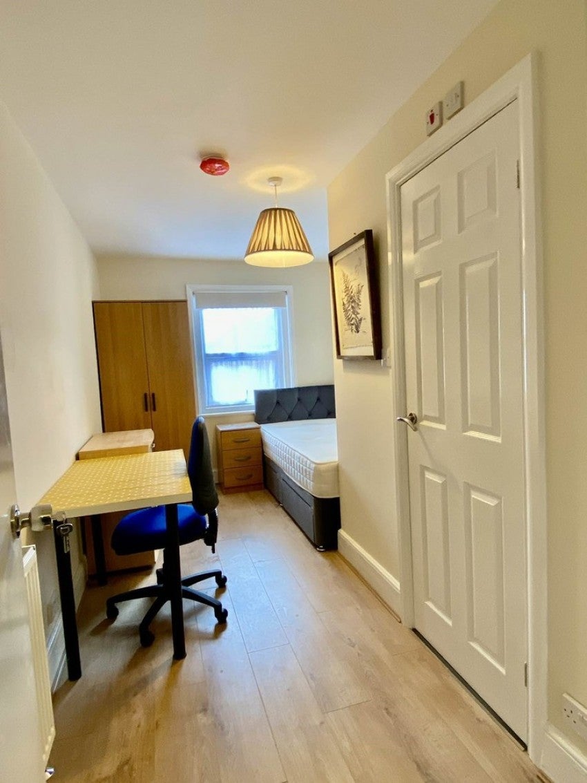 Flat Highfield Lane in Southampton