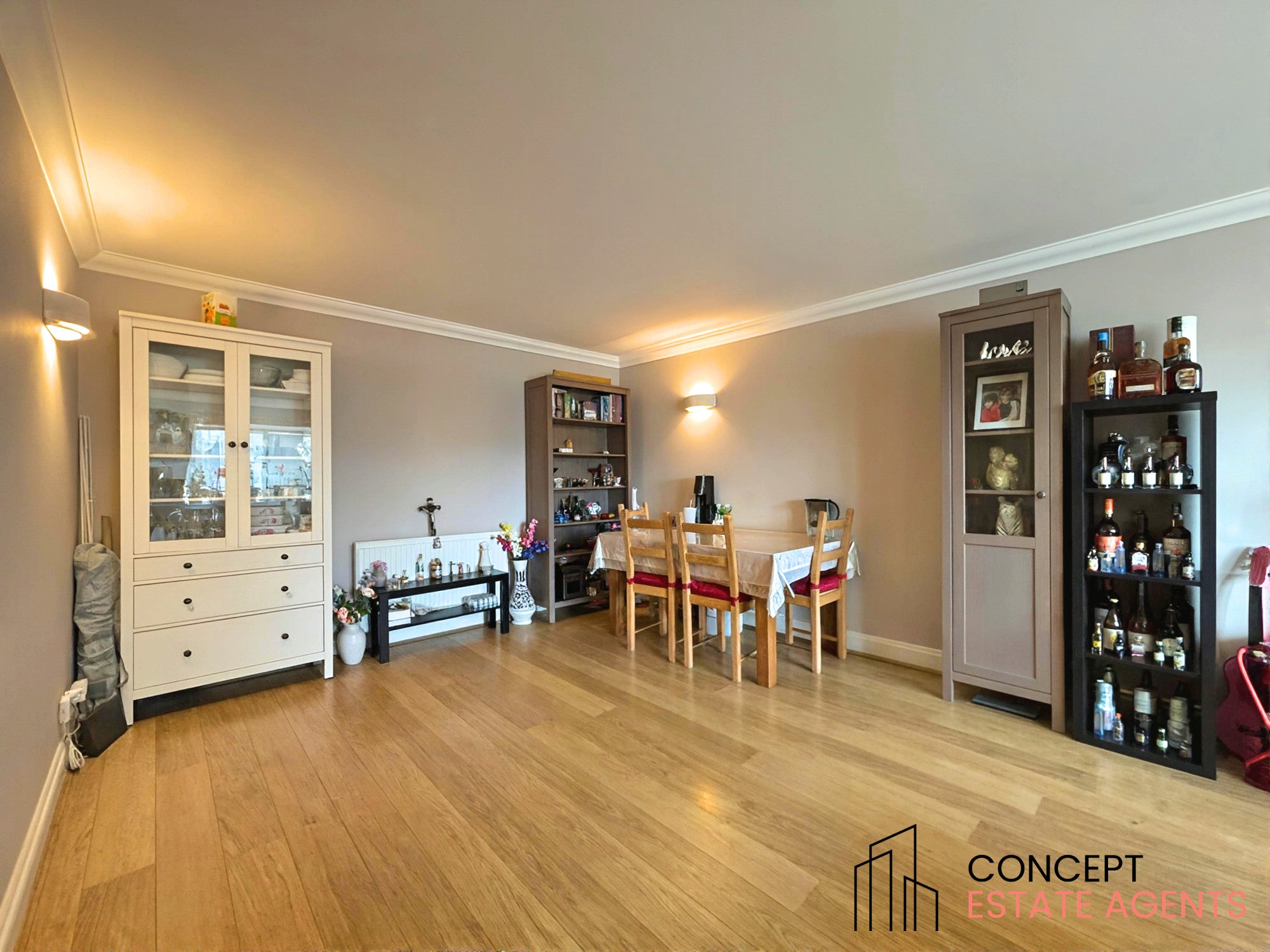Flat Hartfield Road in Greater London