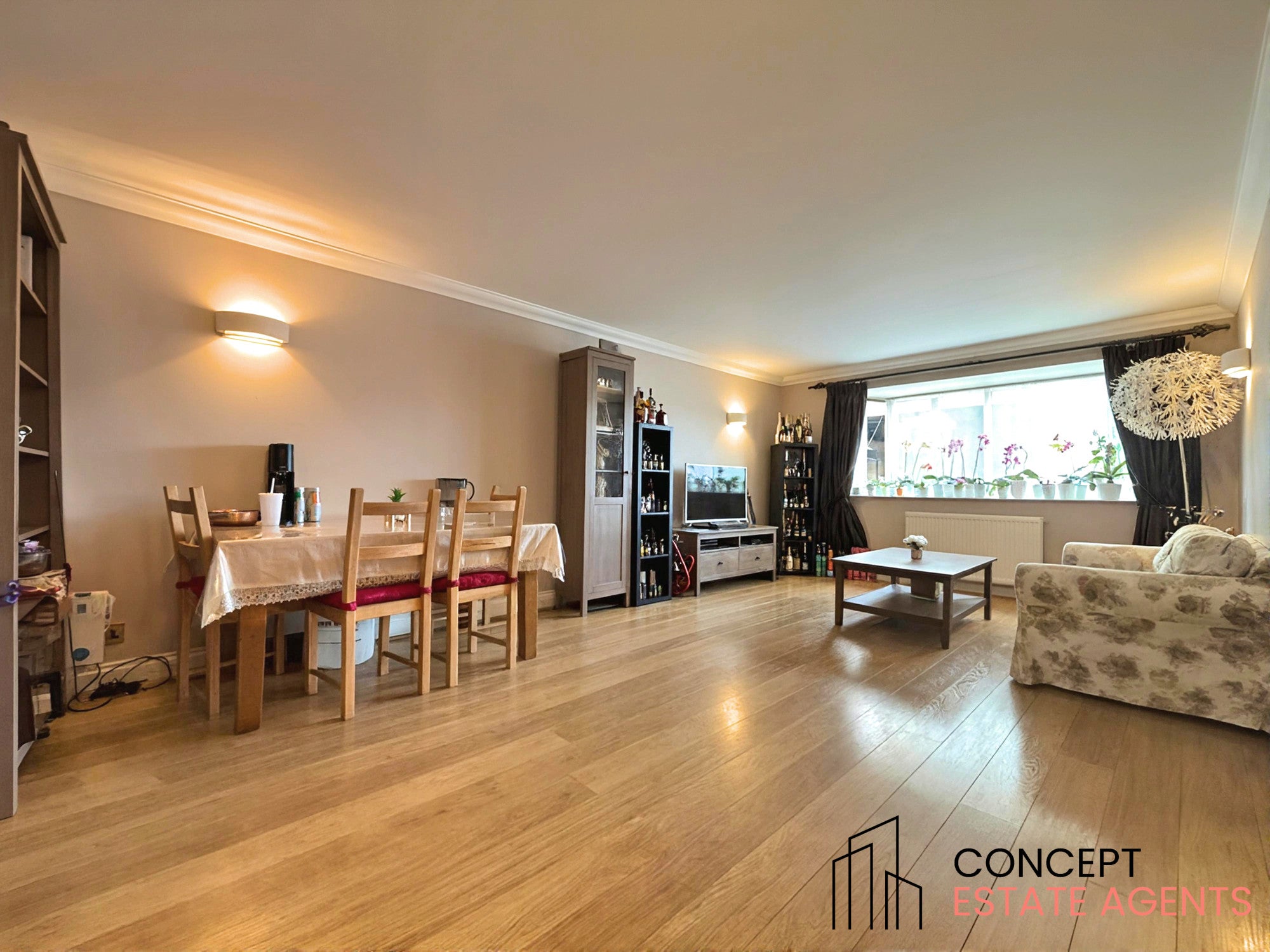Flat Hartfield Road in Greater London