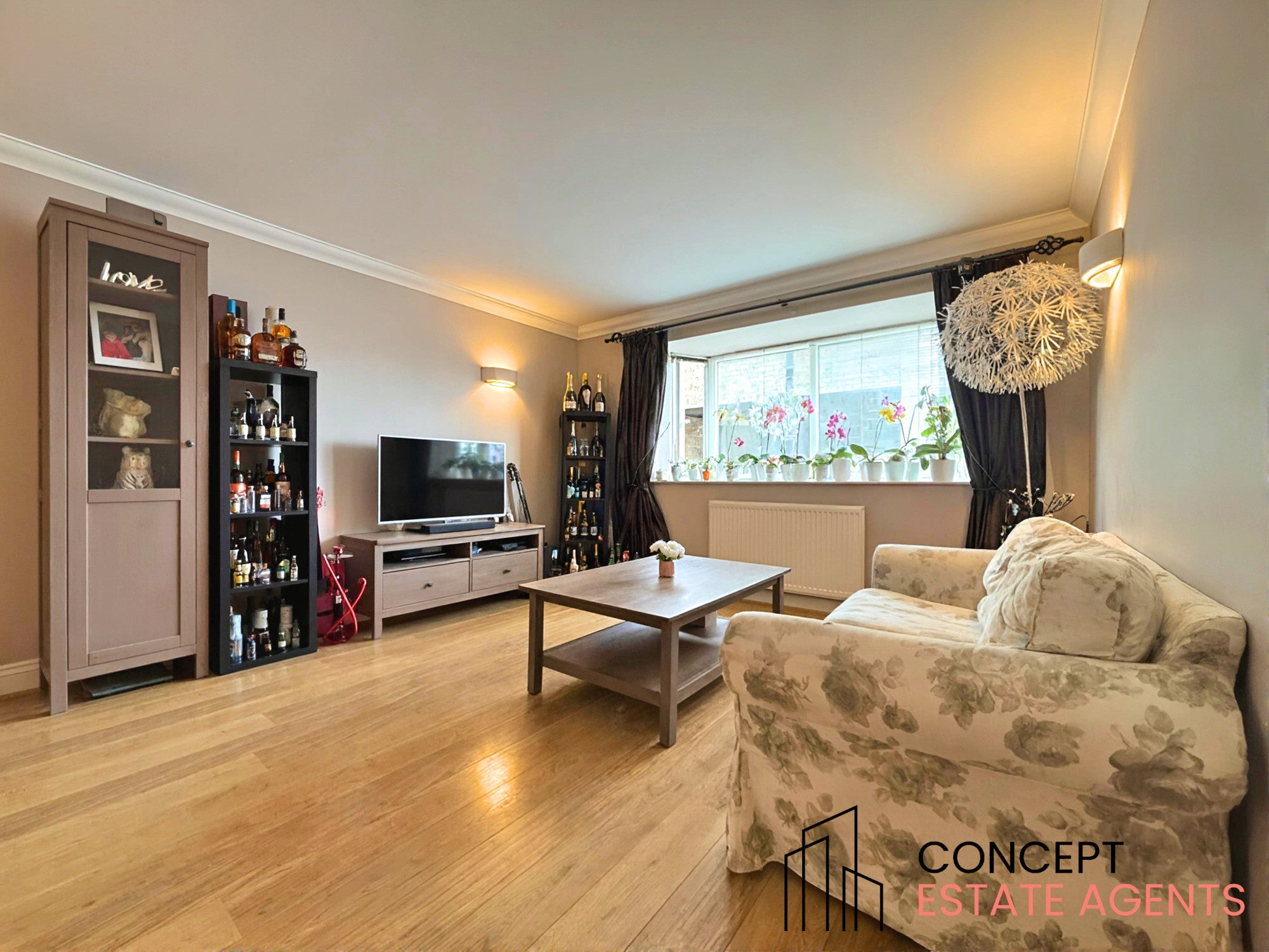 Flat Hartfield Road in Greater London