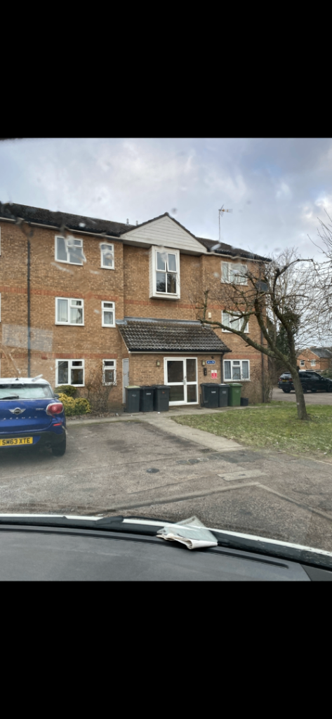 Flat Westbury Gardens in Luton