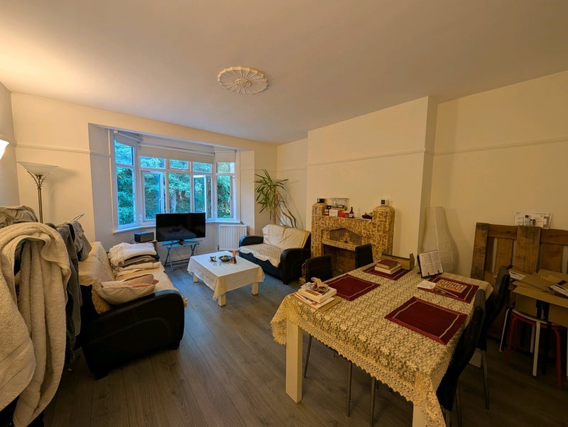 Room Frognal Court in Greater London