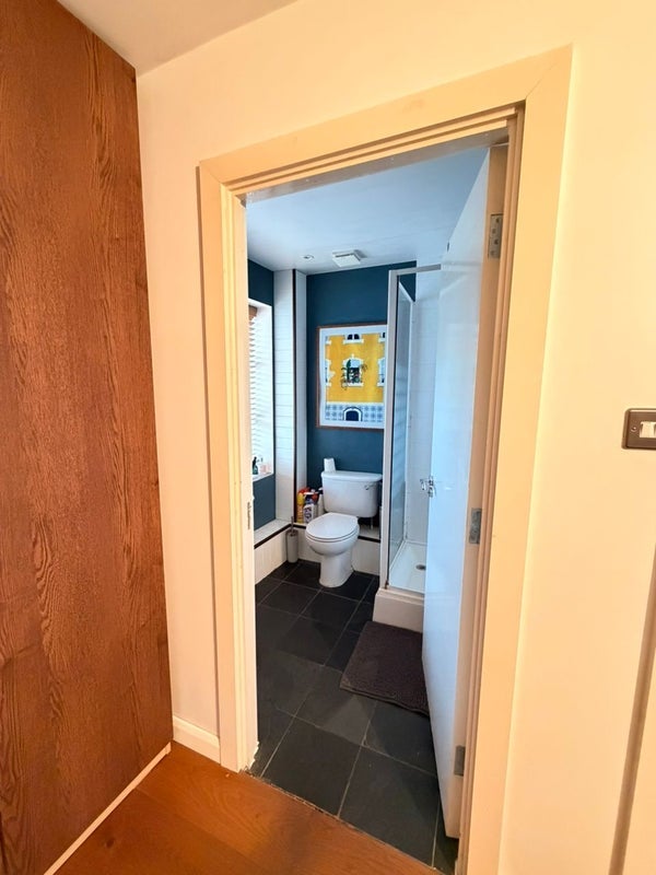 Flat Surrey Quays Road in Greater London