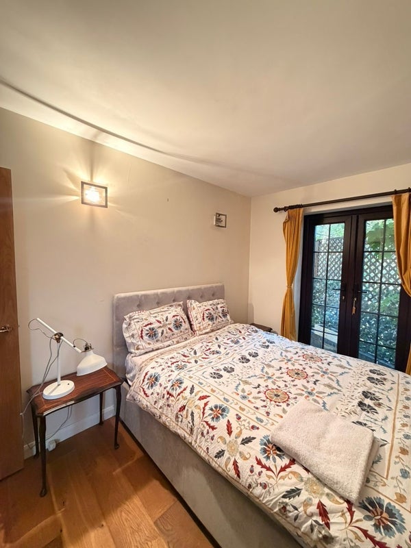 Flat Surrey Quays Road in Greater London