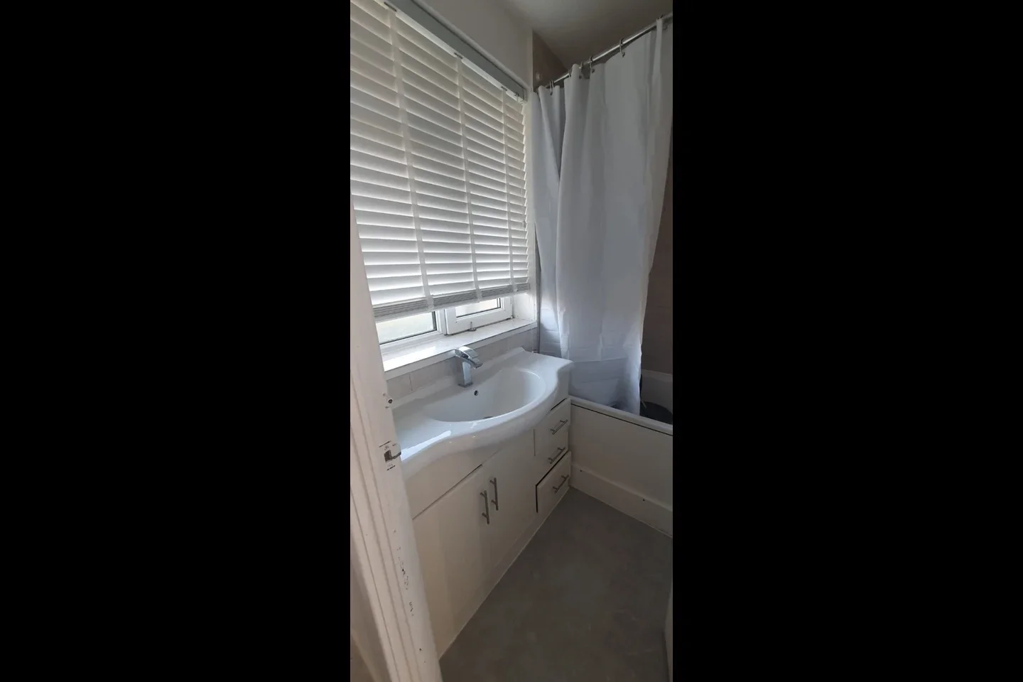 Flat Livermere Road in Greater London