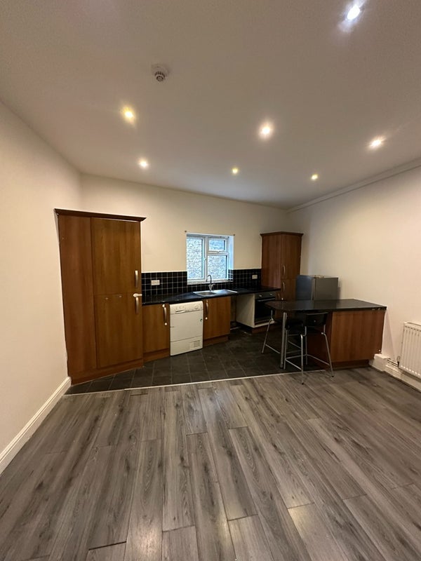Flat High Road Leytonstone in London