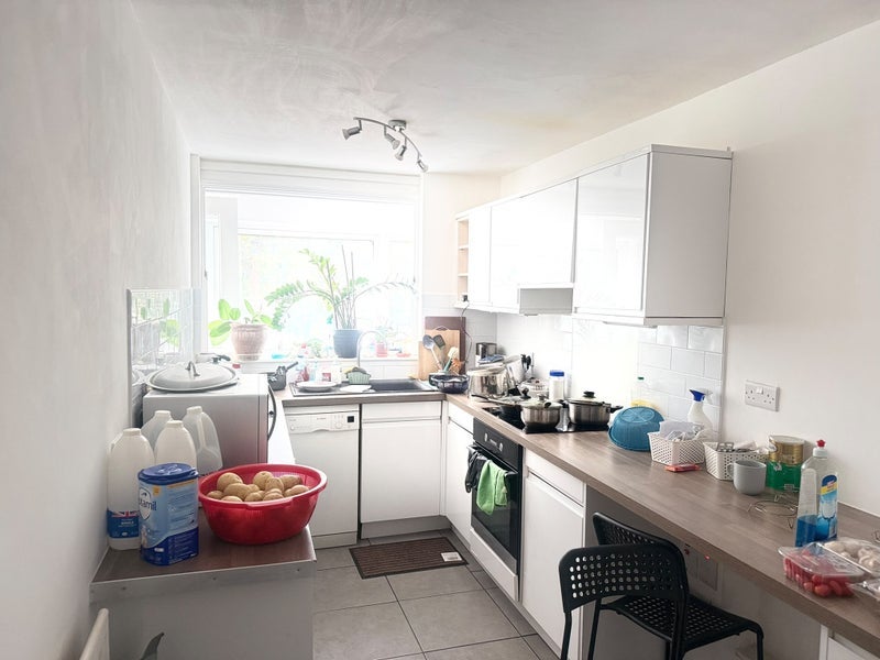 Room Rhodeswell Road in Greater London