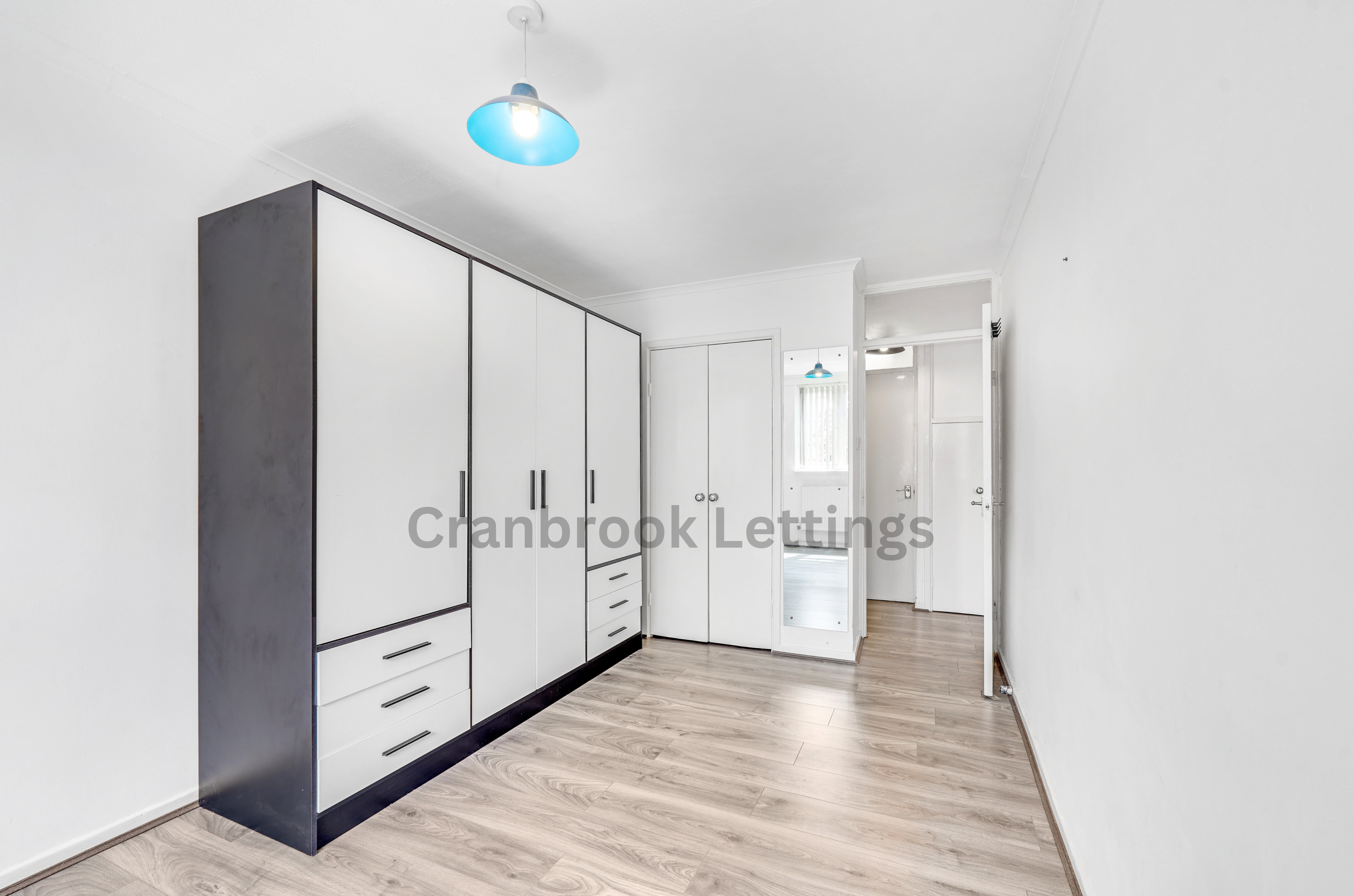 Flat Haldon Close in London
