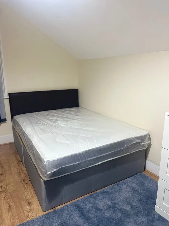 Room Earlham Grove in Greater London
