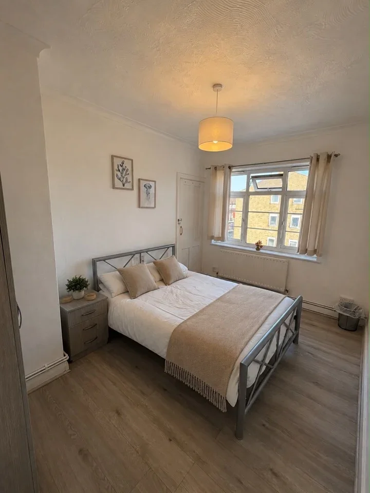 Room Leroy Street in Greater London