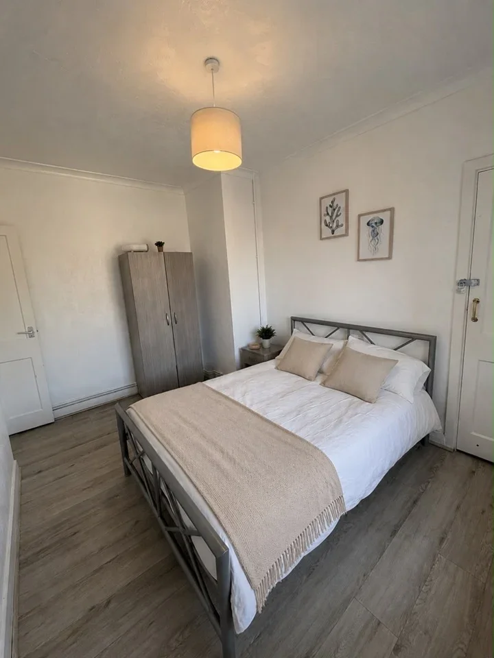 Room Leroy Street in Greater London