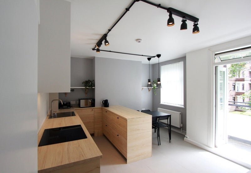 Room Coll's Road in Greater London