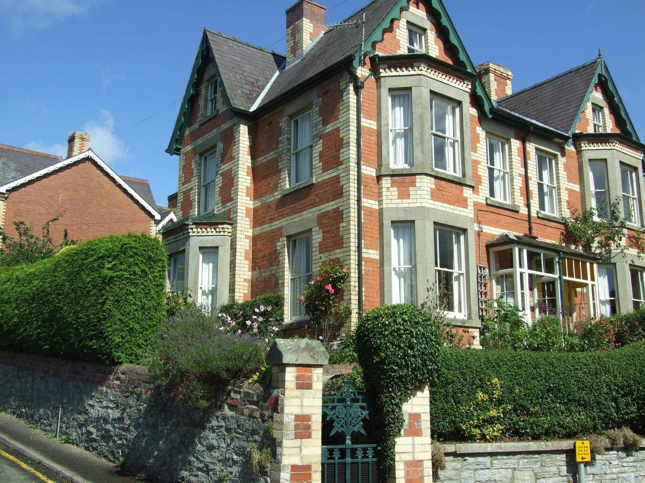 House Victoria Road in Knighton