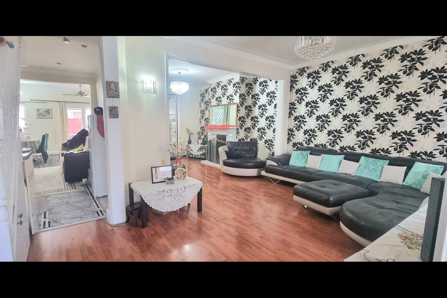 House Ashurst Drive in Greater London