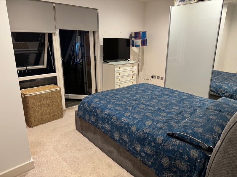 Room Tyas Road in Greater London