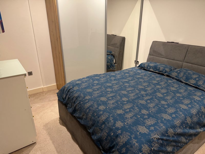 Room Tyas Road in Greater London