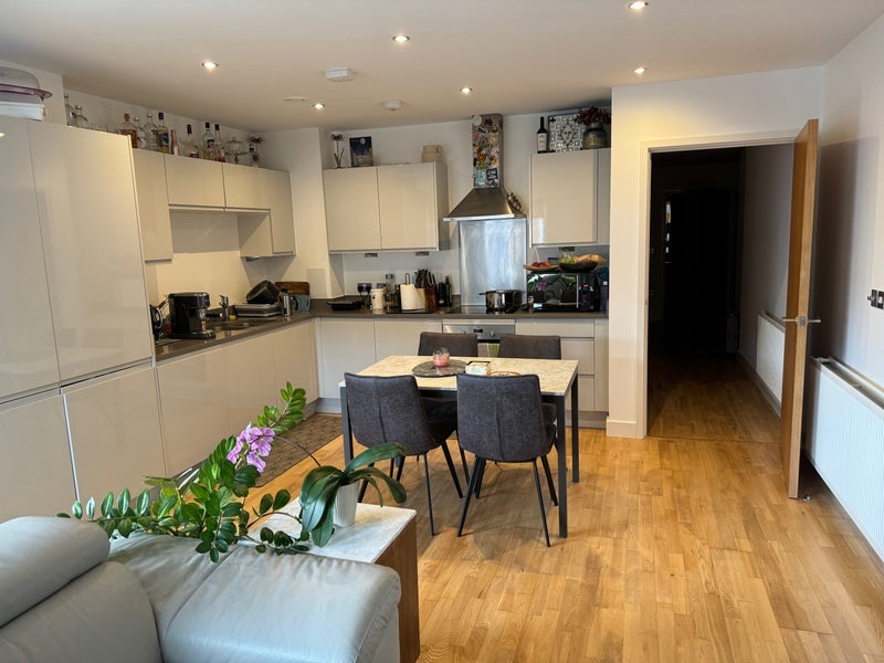 Room Tyas Road in Greater London